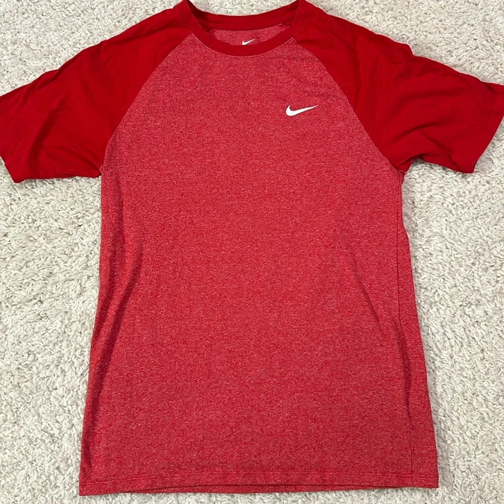 NIKE S men’s red t shirt with single white swoosh in EUC
